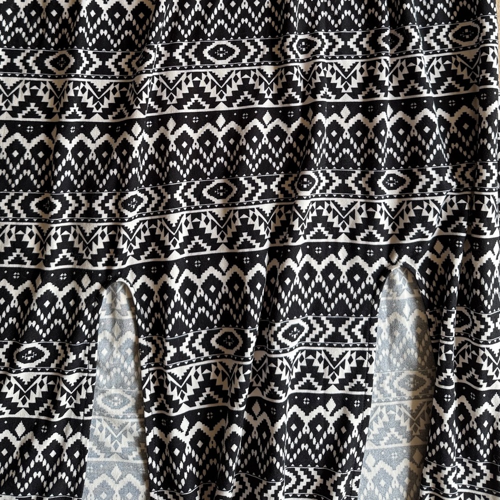 Y2K Black and White Aztec Patterned Split Panel/ Leg Maxi Skirt - Picture 8 of 8